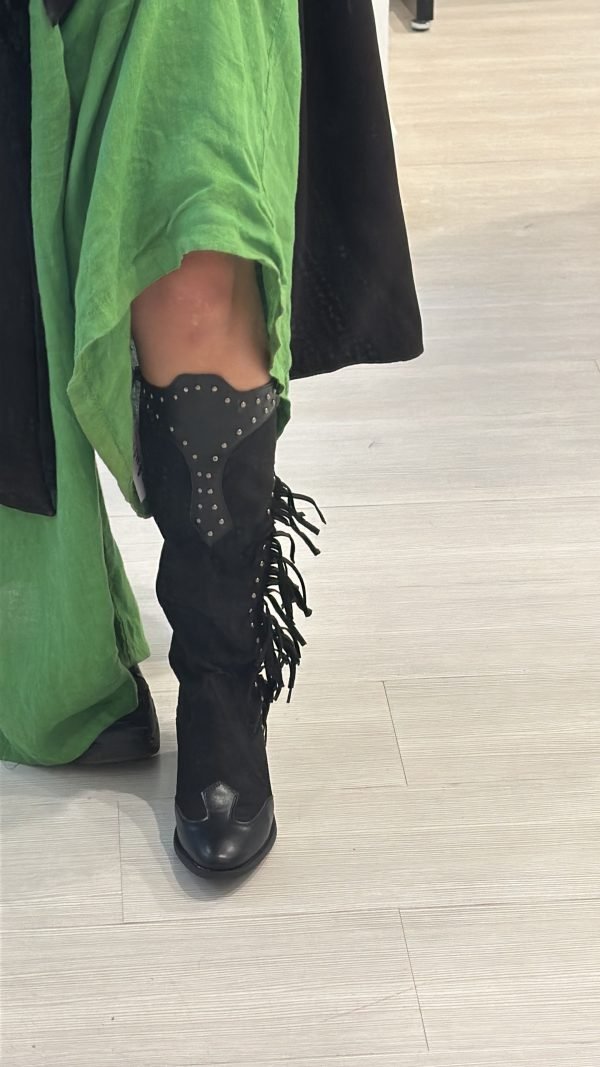 6 Outfits - Image 8