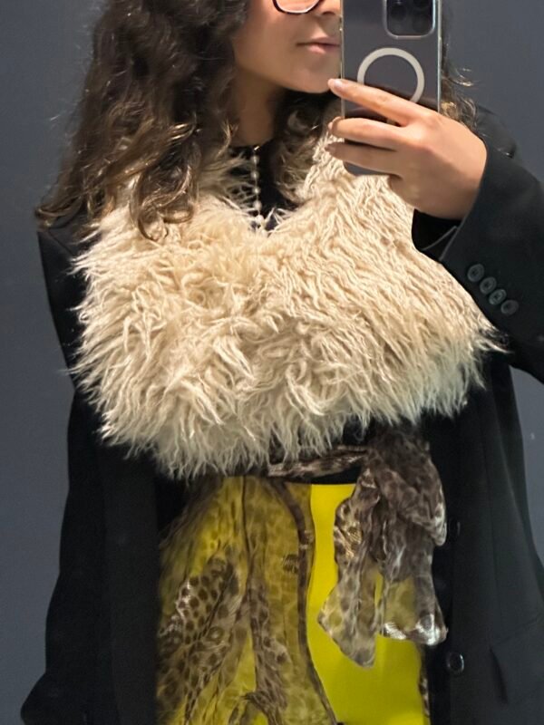 6 Outfits - Image 6